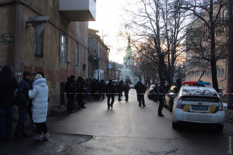 Стрельба в Одессе: трое полицейских ранено, виновник убит