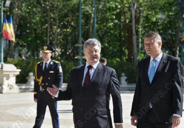 Президент Украины Петр Порошенко начал свой первый официальный визит в Румынию