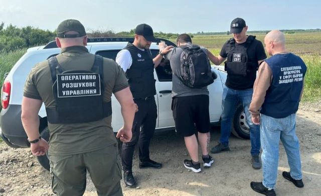 Задержание и 5 обысков: Канал переправки в ЕС уклонистов накрыли в Закарпатье 