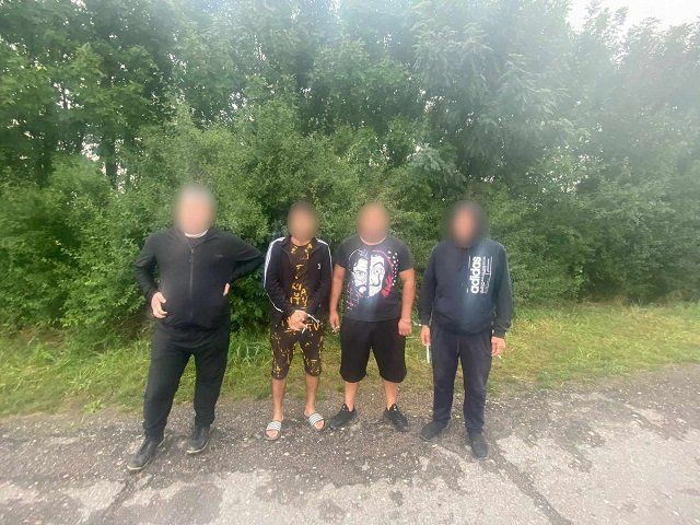  Более трех десятков "ловкачей" рванули через Закарпатье за границу
