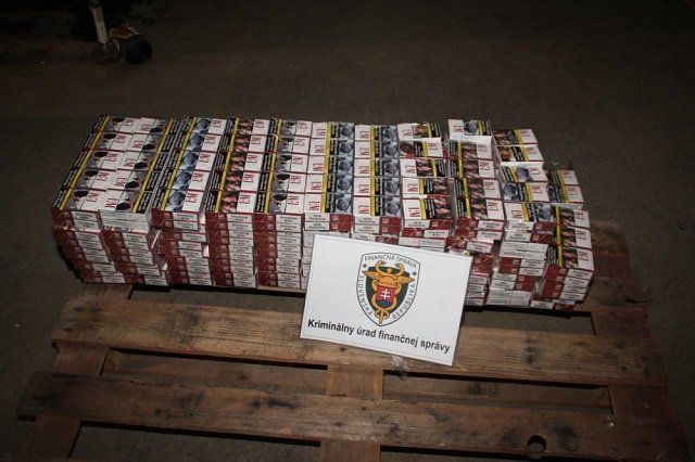 В Словакии, на границе с Закарпатьем, накрыли подпольную фабрику сигарет
