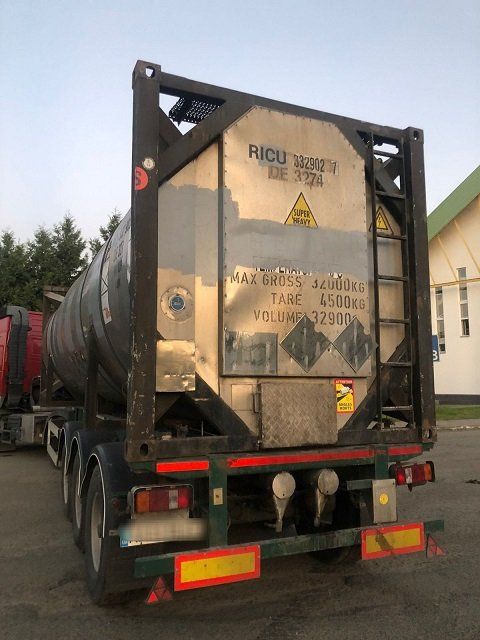 Без грузовика "VOLVO" оставили мужика на границе в Закарпатье