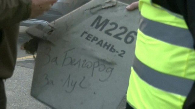 На остатках одного из сбитых дронов-камикадзе в Киеве есть надписи «За Белгород» и «За Луч» 