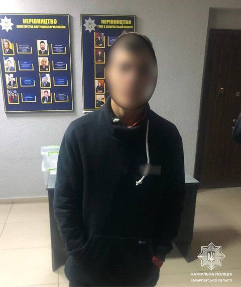 В Ужгороде ночью ограбили подростка