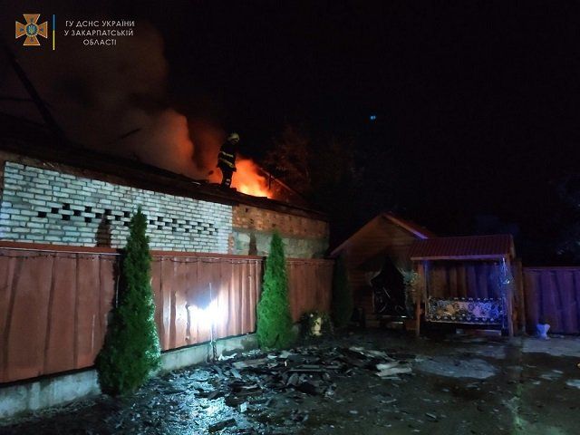 В Закарпатье горел-пылал сеновал: Крыша рухнула, сено сгорело