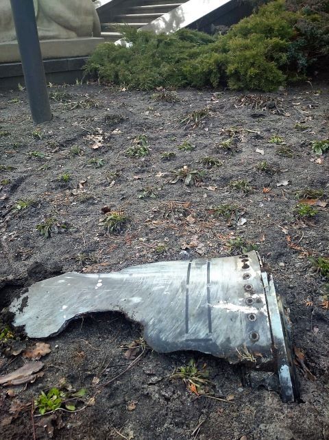 Во двор дачи Зеленского в Конча-Заспе упал обломок ракеты