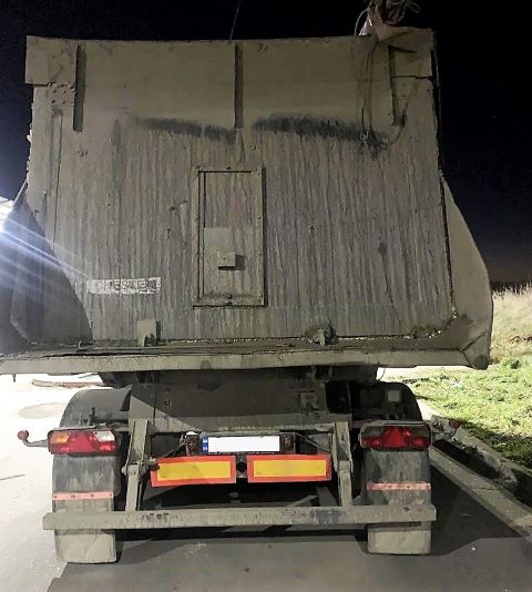 Незаконно вывезти грузовик с прицепом "Meiller" пытались через Закарпатье 