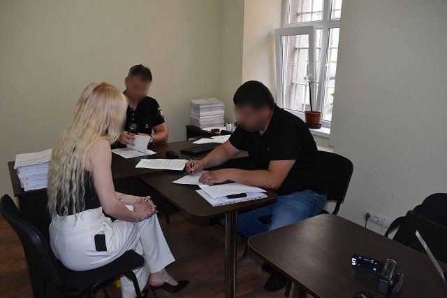 В Ужгороде госрегистраторша провернула схему с 1,4 га земли