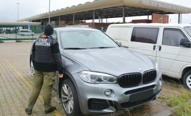На границе в Польше украинца оставили без роскошного BMW X6 за $47000