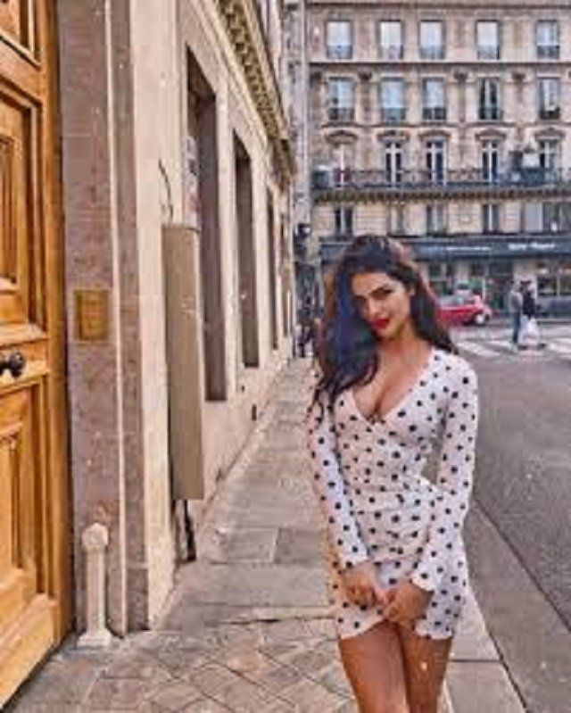 Модную блогершу выставили из Лувра