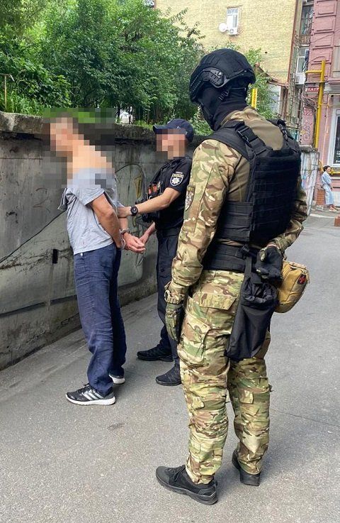 Столичные силовики перекрыли канал поставки кокаина из Закарпатья в Киев 