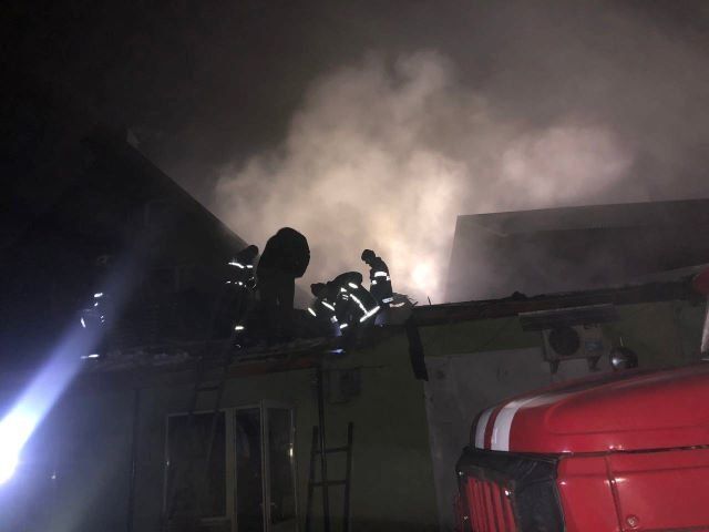 В курортном городке в Закарпатье полночи горел-пылал магазин 