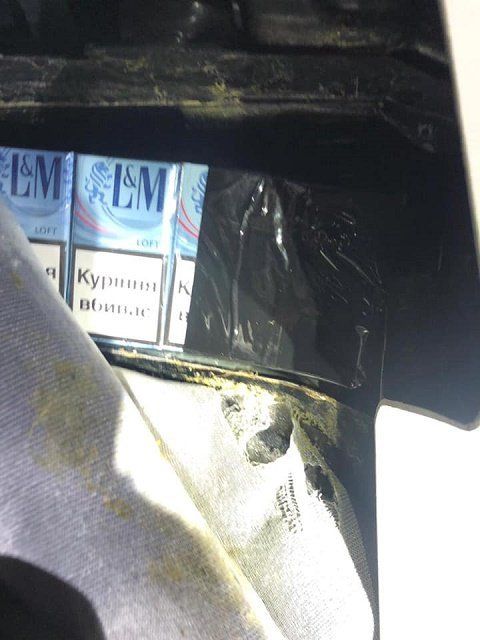 Тайники с сигаретами нашли в Volkswagen на КПП Тиса в Закарпатье
