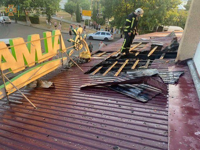 В Закарпатье пожар едва не уничтожил магазин 