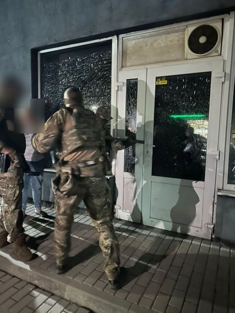 Более 45 обысков: В Закарпатье ликвидировали сеть подпольных игорных заведений