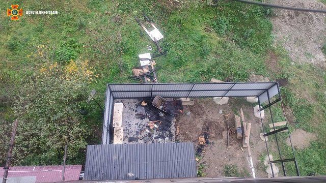 В Закарпатті горіла багатоповерхівка: евакуювали 12 мешканців будинку