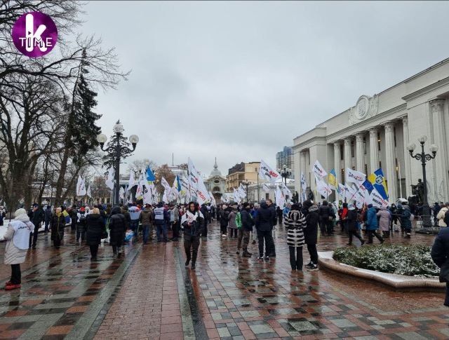 "Хроники госпереворота" - В Киеве под Радой микс из митингов и силовиков