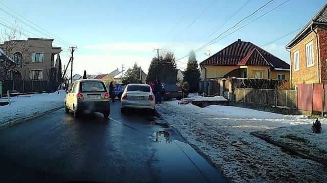 Авария в Закарпатье: Лоб в лоб не разминулись две легковушки 