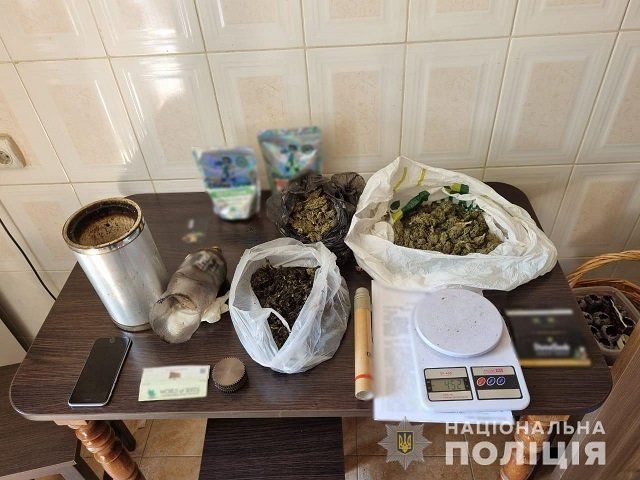 Один выращивал, другой продавал: В Закарпатье разоблачили наркобизнесменов
