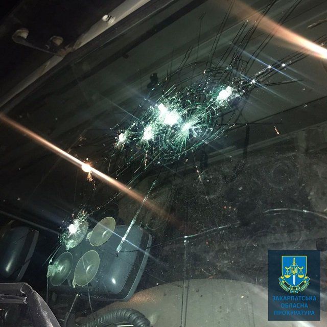 В Закарпатье водитель вломил конкуренту по очереди к границе - срок светит немалый