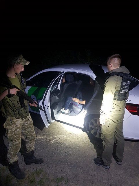 В Закарпатье сегодня ночью задержали еще одну группу незаконных мигрантов из Алжира.
