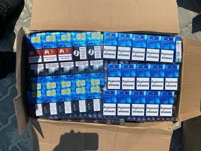 Прихватил 6 ящиков сигарет: В Закарпатье на границе поймали контрабандиста 