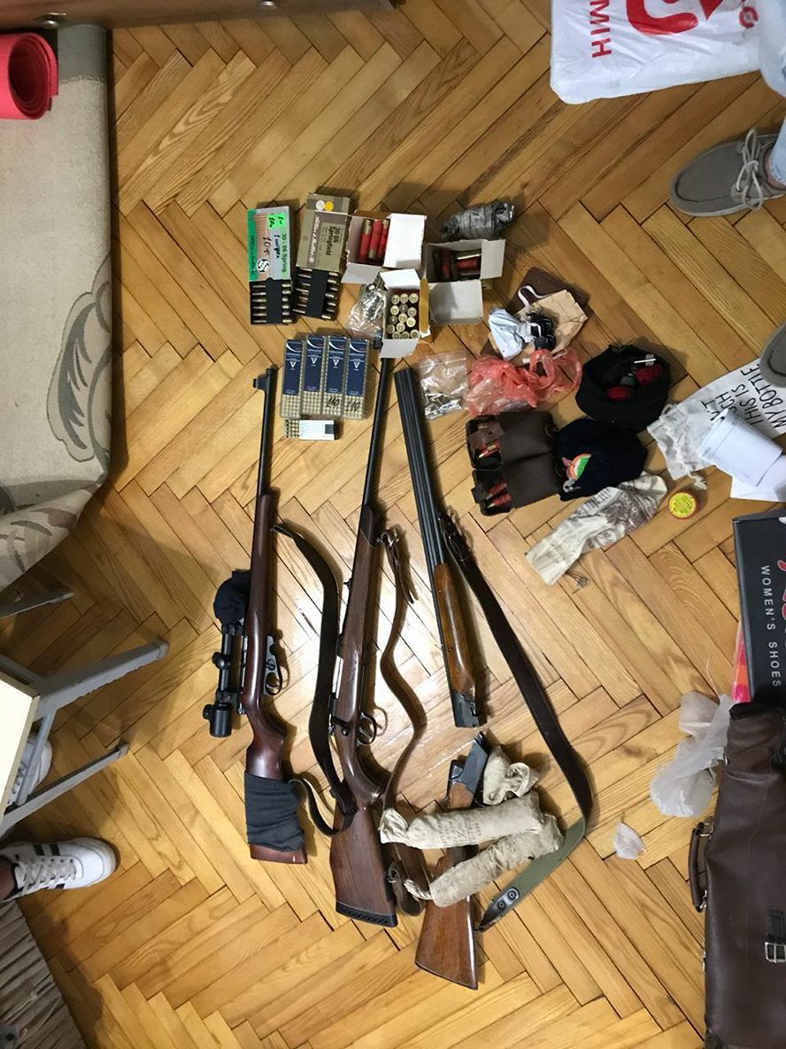 Військова прокуратура задокументувала факт передачі чеського пістолету та набоїв жителем Закарпаття