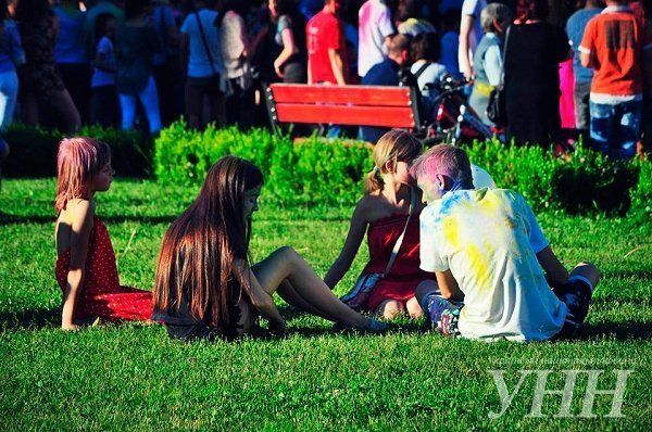Фестиваль красок Холи в Ужгороде