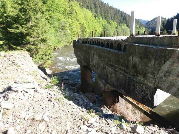 В Синевирской Поляне на Закарпатье наконец-то отремонтируют аварийный мост
