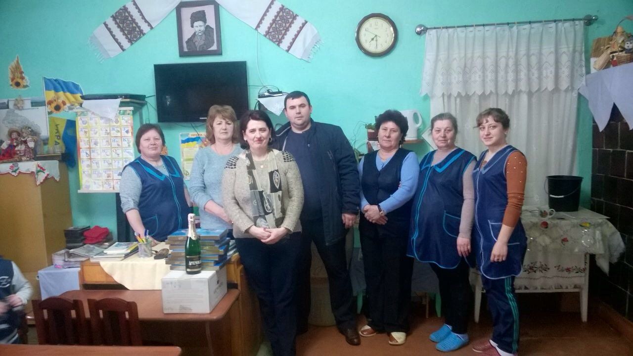 Жінки Тячівщини та Рахівщини отримали вітання та подарунки від Василя Петьовки.