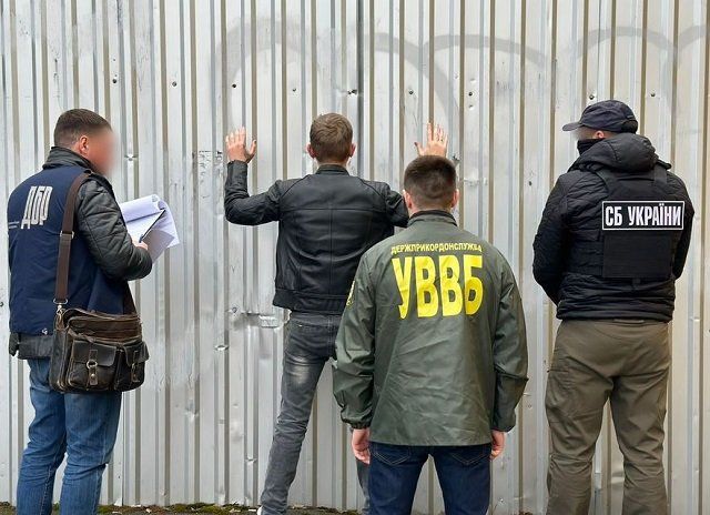 В Ужгороде задержали на взятке пограничника-коррупционера 