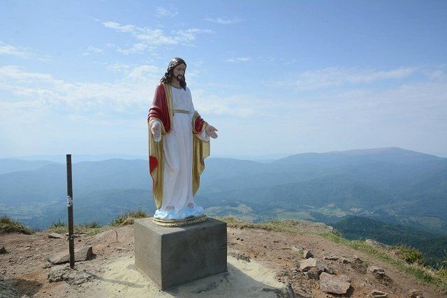 Статуя Иисуса Христа на горе Пикуй