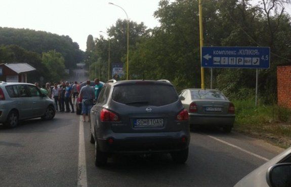 Водители авто с иностранными номерами перекрыли границу на КПП "Ужгород"