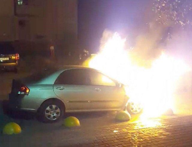 Под Киевом сожгли автомобиль программы "Схемы".