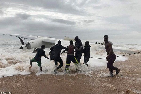 У берегов Африки разбился украинский самолет, есть жертвы