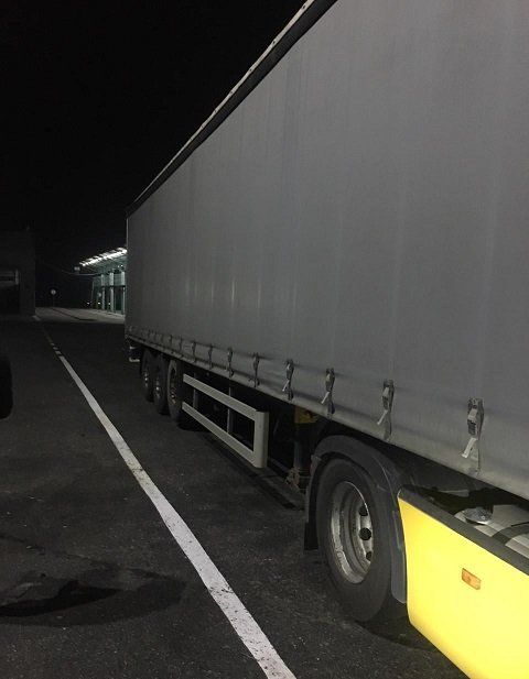 В Закарпатье на КПП Ужгород поймали перевозчика на грузовике с липовыми документами