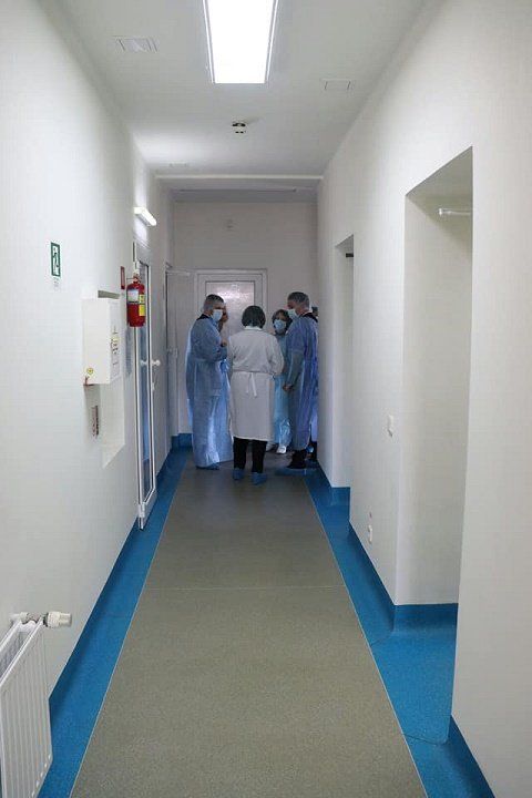 Гетманенко осмотрел лабораторию в Ужгороде, где тестируют методом ПЦР