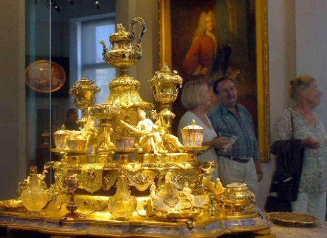 Ограбление на миллиард: Бриллиантовый и два алмазных комплекта украшений выкрали из музея в Дрездене