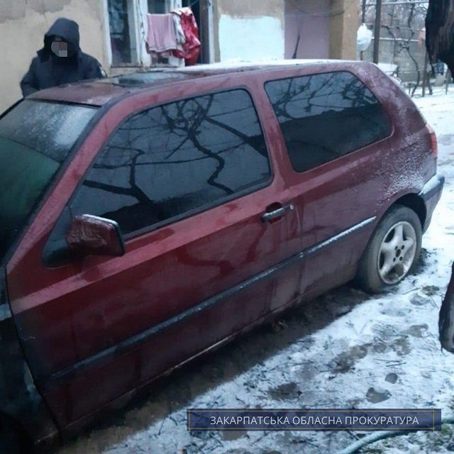  В Ужгороде неадекват подшофе сжег Volkswagen соседки