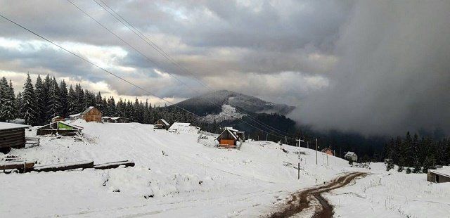 Зима в Закарпатье началась с естественного оснежения Драгобрата
