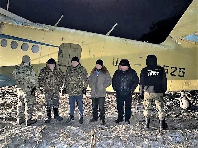 В Хмельницкой области "доброжелатели" сдали банду контрабандистов с самолетом 