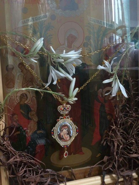 Настоящее чудо в Закарпатье: Восьмой раз в Красногорском монастыре расцвели засохшие лилии