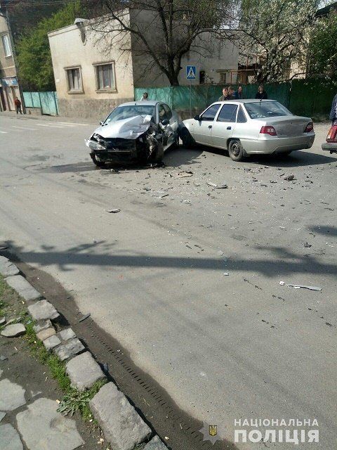 В результате аварии в центре Ужгорода пострадало 5 человек в том числе дети