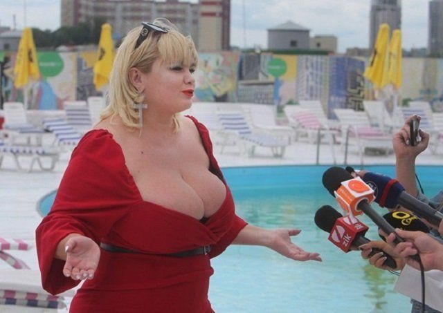 Известная украинская модель с 13 размером груди стала рекордсменкой Украины