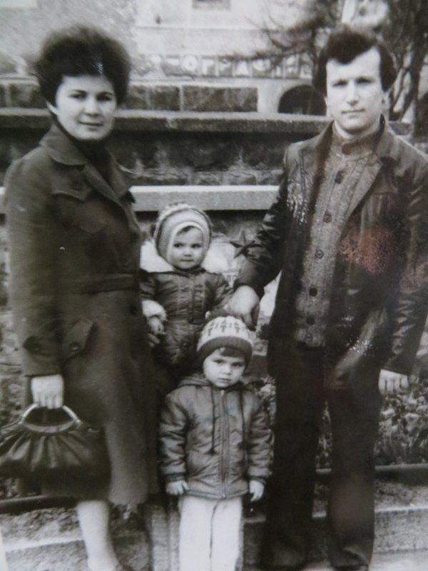 Берегівчанка Ірина на прізвище Мирна з родиною