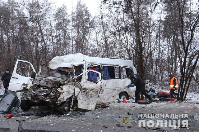 Полиция и спасатели опубликовали первые видео с масштабной аварии под Черниговым 