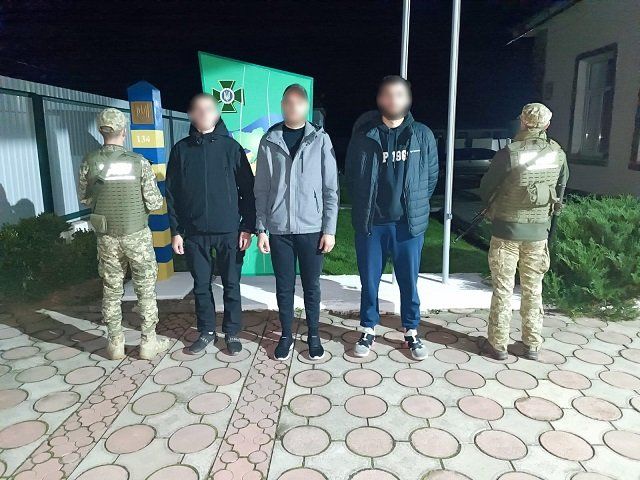 В Закарпатье на границе поймали дюжину беглецов от мобилизации