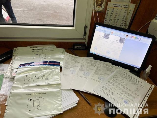 В Закарпатье выловили фейковые сертификаты - след привел в соседнюю область