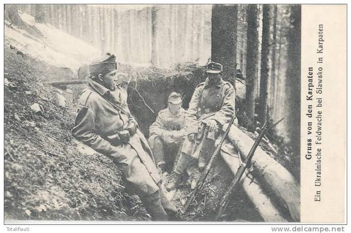 Украинские солдаты Австро-Венгерской армии в окопах возле Славска