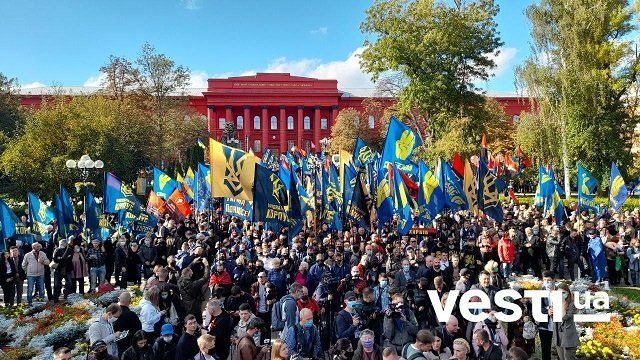 В Киеве начался марш УПА "Бой коллаборантам!" ко Дню защитника Украины 